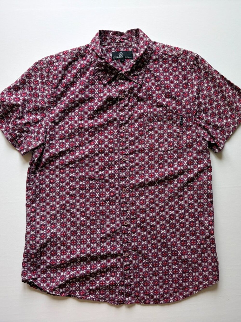 Molokai Surf Co. Maroon Geometric Button Up Shirt – Women’s L